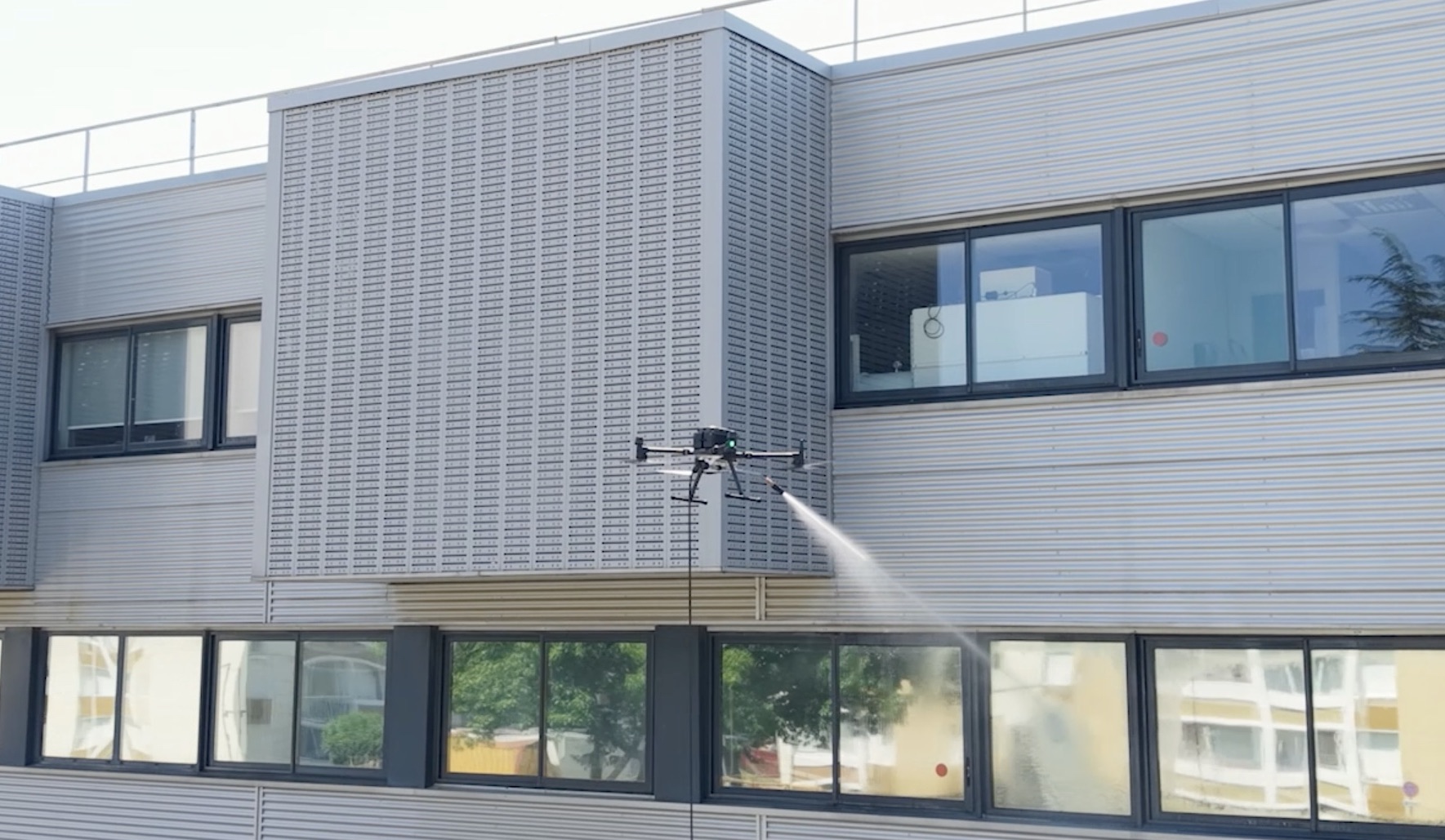 À quelle fréquence nettoyer les vitres de son commerce ?