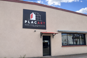 Façade magasin à Toulouse après nettoyage façade commerciale par drone sans nacelle